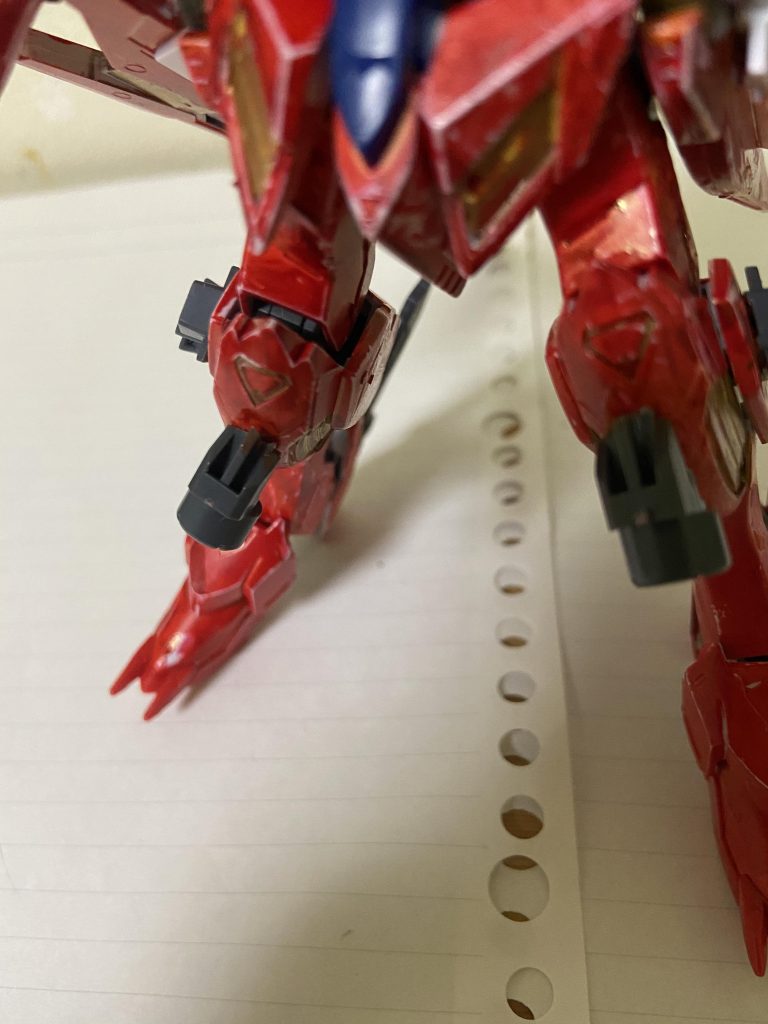 脚部にスラスターを追加してキャノン形態の時はこちらのスラスターを使う。