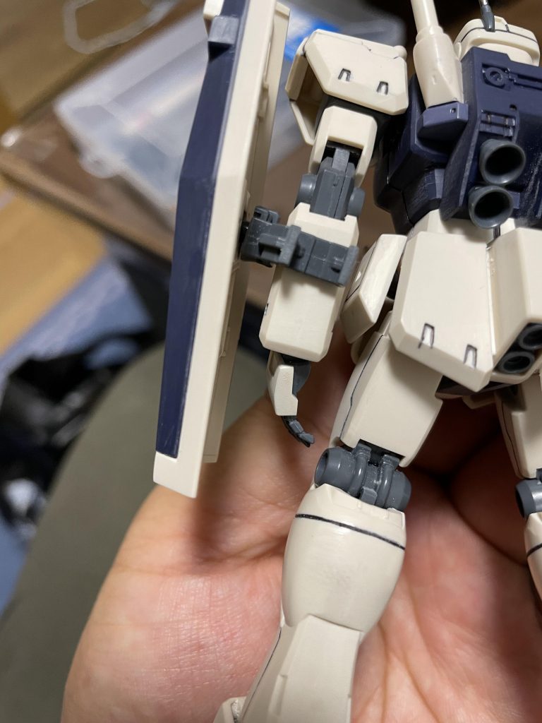 塗装は部分塗装で軽く仕上げで合わせ目消しとディティール追加等を課題に製作。手、足共に真っ二つだった合わせ目をしっかり消しました。