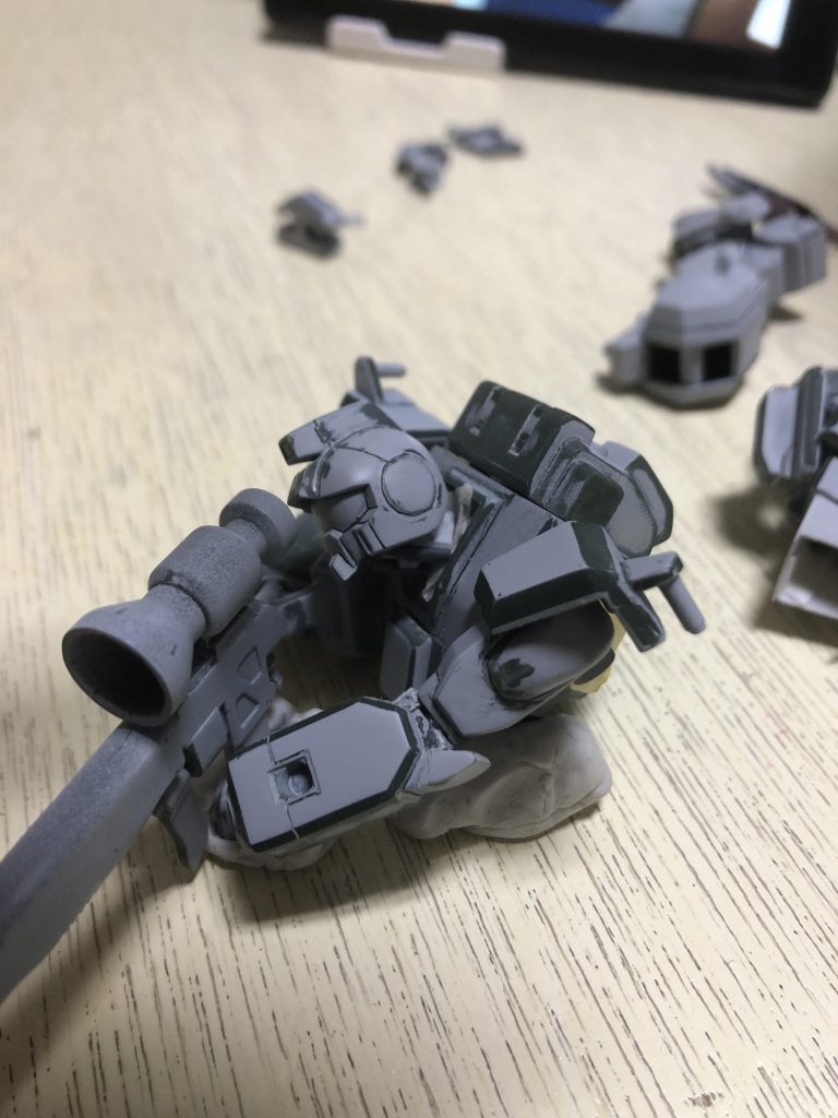 上半身も首関節、肩関節、肘関節など関節部を中心に手を入れてます。