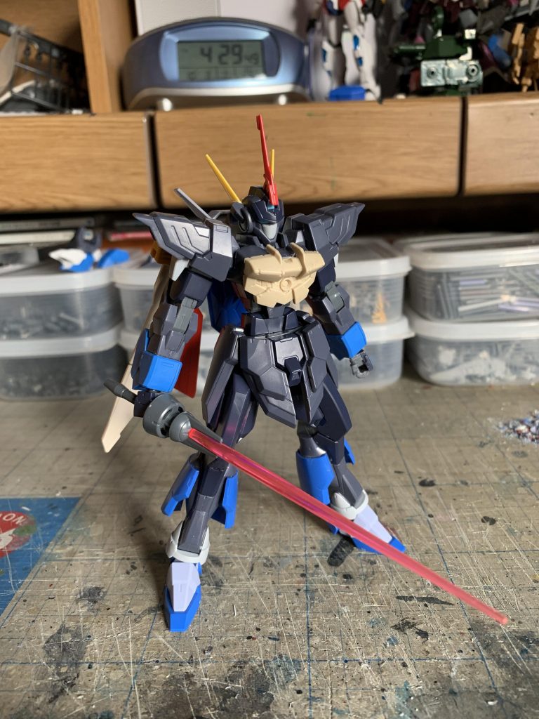 武器はウィングガンダムフェニーチェのビームレイピアをそのまま持ってきました。