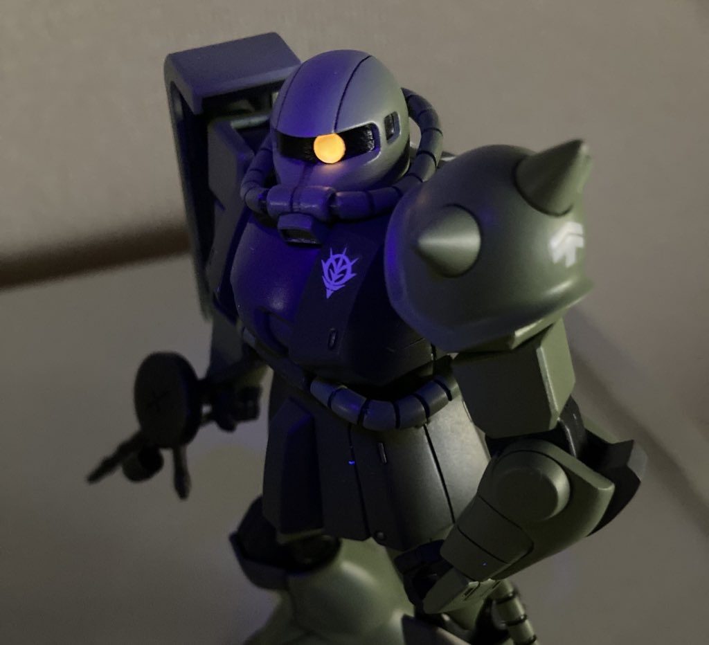 モノアイはHアイズ！裏にホロシールを貼って光るように！更にネオジム磁石で稼働するようになってます！！