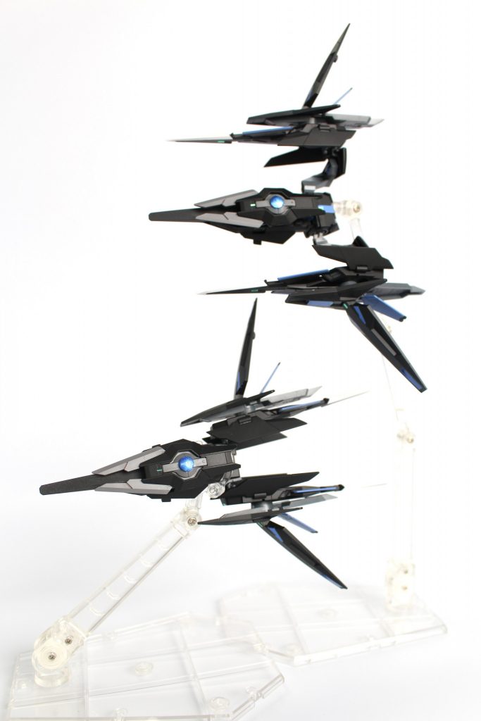 ダブルロードフェニックスバックパックと腰部に取り付けてあるユニットは分離合体してそれぞれ異なる形の支援機となります!機首の青い丸部分が工夫したポイントです✨