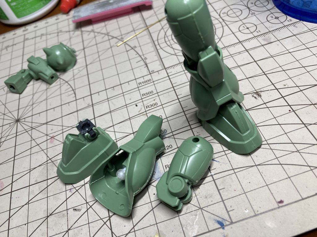 足首もボールジョイント！合わせ目多くて大変ね