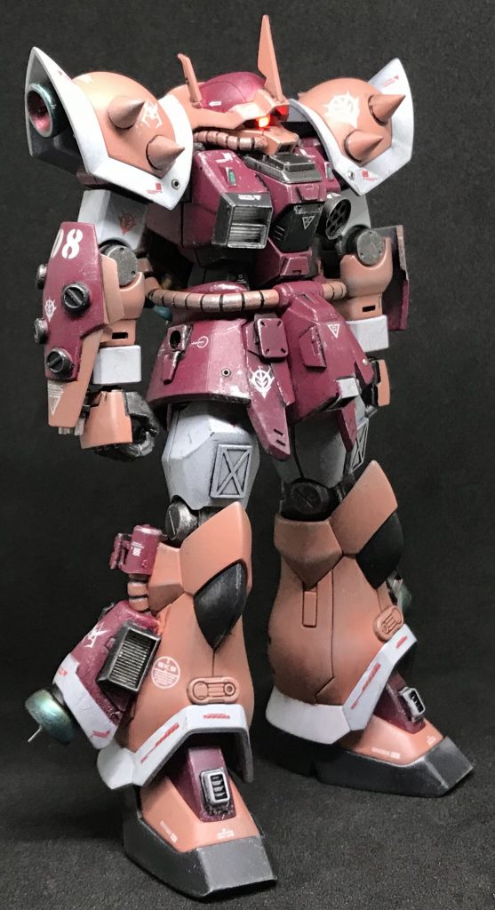 右腕アーマーはイフリートシュナイドの左腕アーマーを使用、ヒートダート取付部はコトブキヤのマイナスモールド使用、内側にはHGUCアレックスのガトリングを取付。脚部はビルダーズパーツのMSバーニア02を使用、ダクト、バーニアはコトブキヤ、動力パイプと接続部はオリジンのアクトザクを使用。