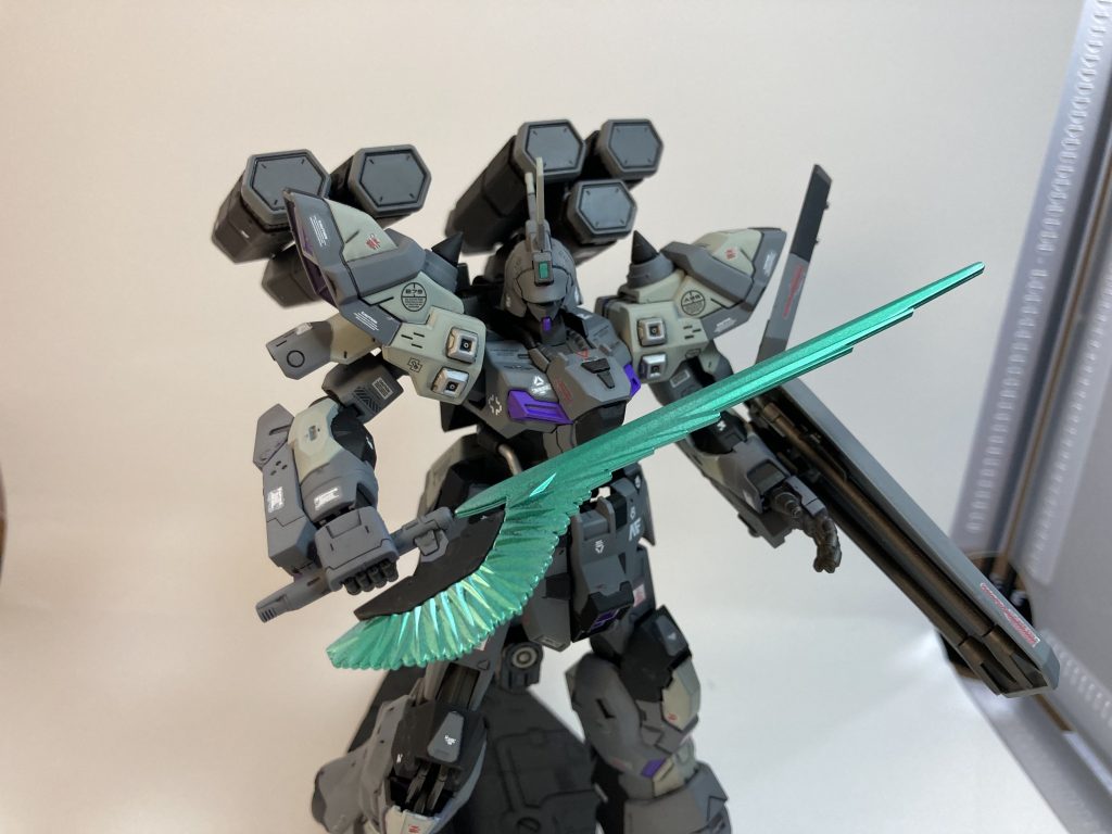 ビームトマホークもメタルグリーンで塗装です。この機体色にはモノアイとかビーム系はグリーン系が合うのでは!と思っています。
