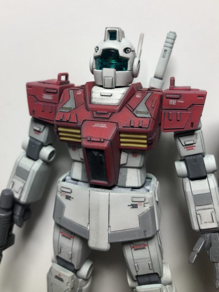 プラ板、スジボリなどでディテール追加して、軽くシャドー入れています