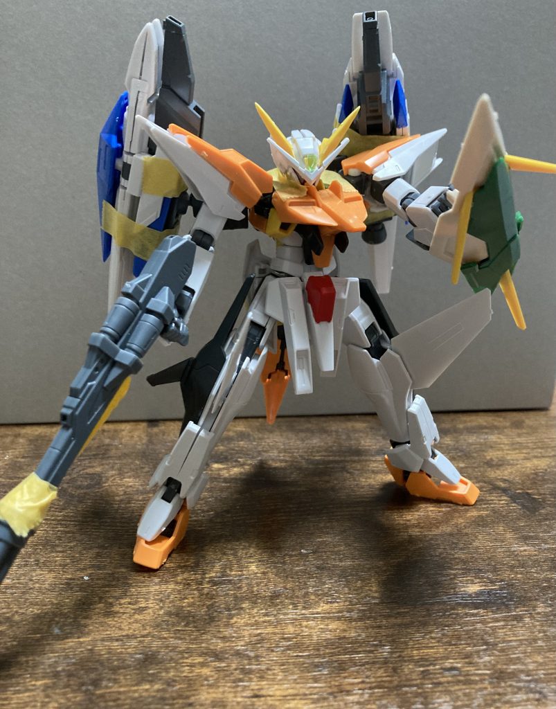 制作途中今回はアレルヤ機なのでクロー武器、飛行形態は付けたかったので、そこから考えていきました。まず本来のアレルヤ機の変形が好きでないのでウイング系にしようとし、そうすると大好きなキュリオスのシールドが付けれない･･･となり腰に付けるか！とルプスレクスのテイルブレードをって感じで進んでいきましたこれでオリジナルソレスタルビーイング機も3機目。あとはティエリア機を残すのみ