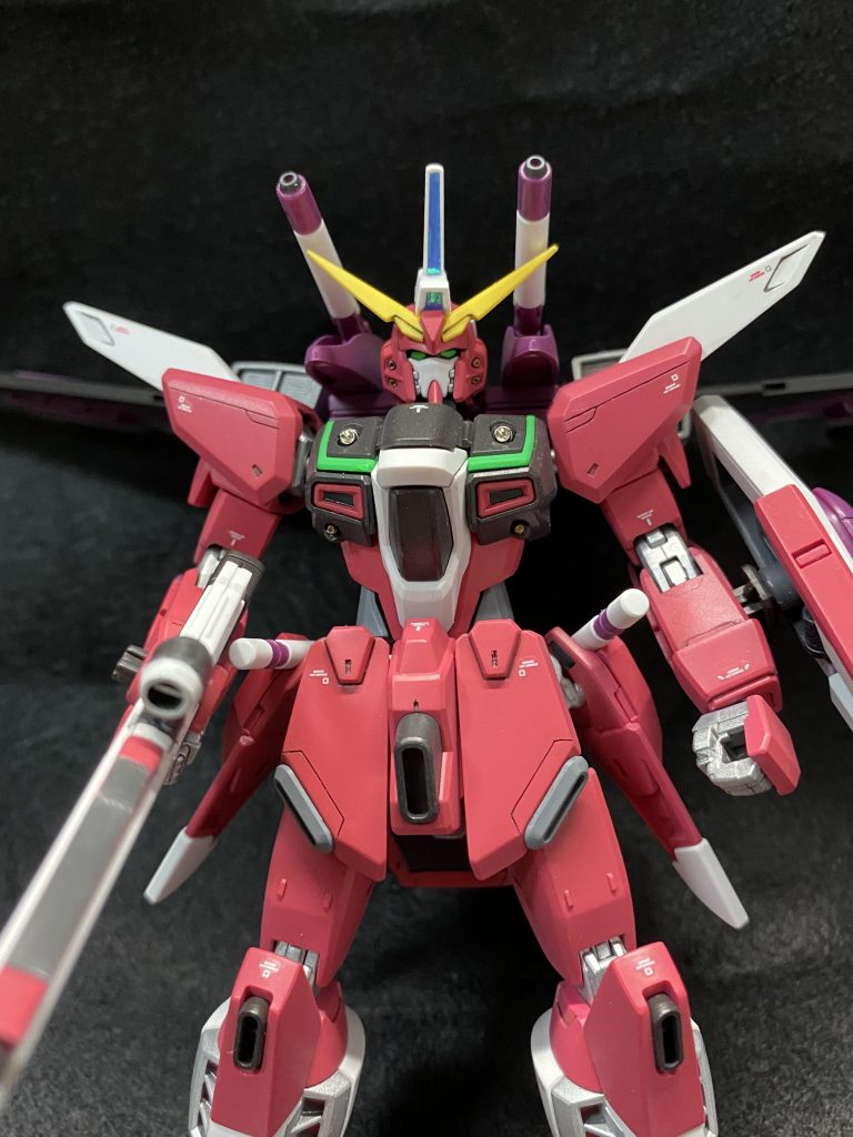 バルカン類はハイキューパーツのものに置き換え。頭部センサーは100均のホログラム調テープ。