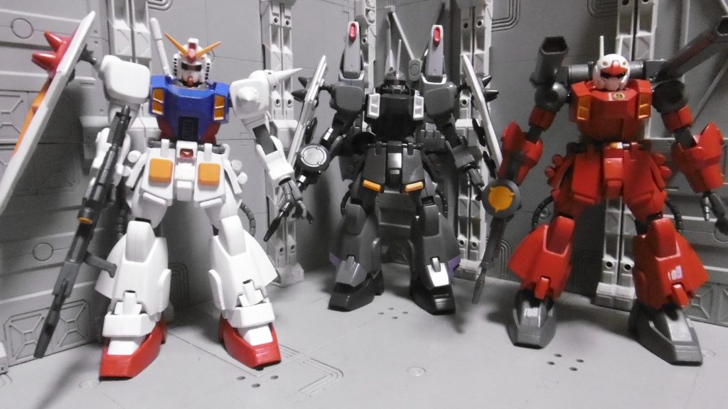 どちらも、ほぼ同じベースキットとは思えませんね。色って大切。今作のベースキットは一応「ザクウォーリア」です。ファントムだと白いアイツとの性能差が縮まってしまいそうで。今更ですが、ニセがんだむのアンテナ色を白から黄橙色に塗り替え。