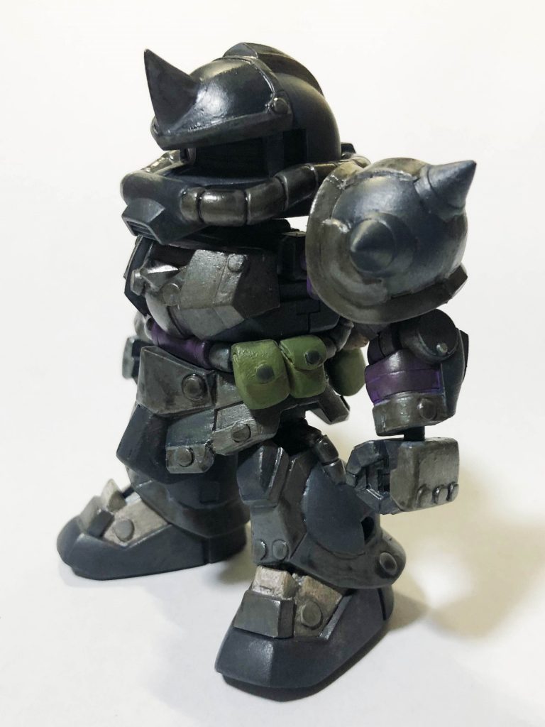 マント無しです。ナイトガンダムに出てくるイメージなのでポーチみたいなものを作りました。