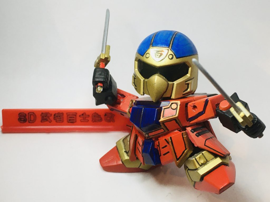 今回箱絵を再現するにあたり、足裏の穴(対頭破守駄と足との接続用)を塞ぎました。代わりに百均の磁石で接続しました。腕、足の可動を広げて二刀流ポーズを可能にしました。