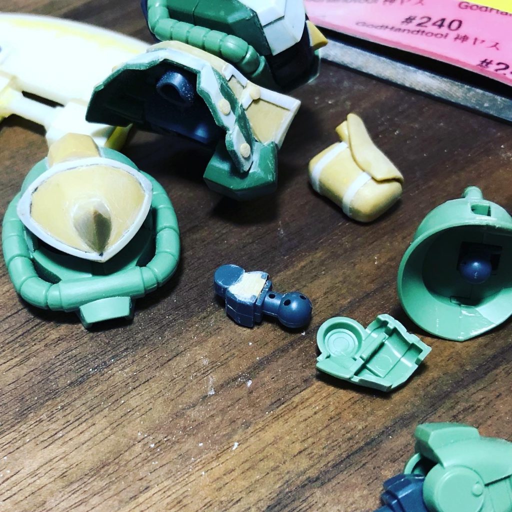 パテまみれです。