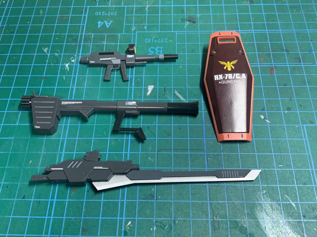 武装類 シールドの十字マークを削りこみ形状変更 レッドウォーリアから武装を拝借 これをマウントする為にバックパックの形状変更行いました