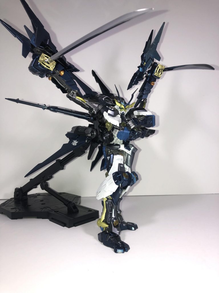 全体が大きく威圧感があります