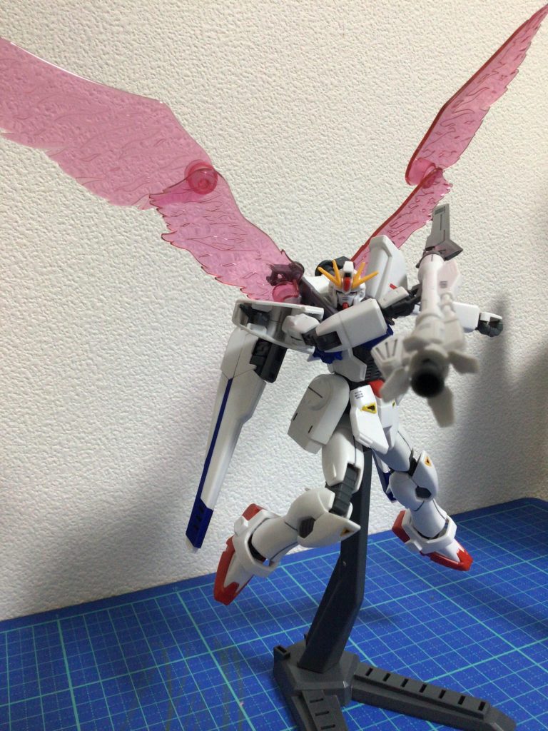 ビーム・ランチャーの先端に長い刃を取り付けて大剣とした。これはあくまでもビーム・ランチャーのオプションであるので取り外すことができる。