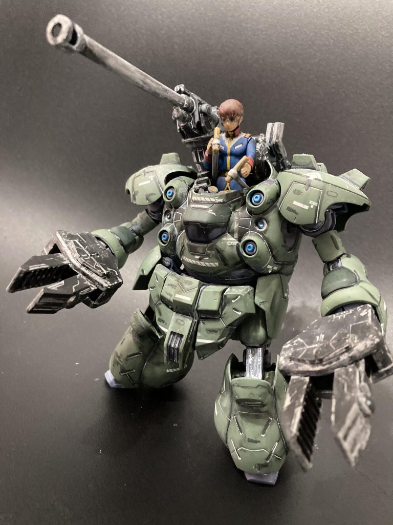 基本的に作業用機体ですが、万が一の有事の為に連邦軍の大型キャノンを搭載してます。