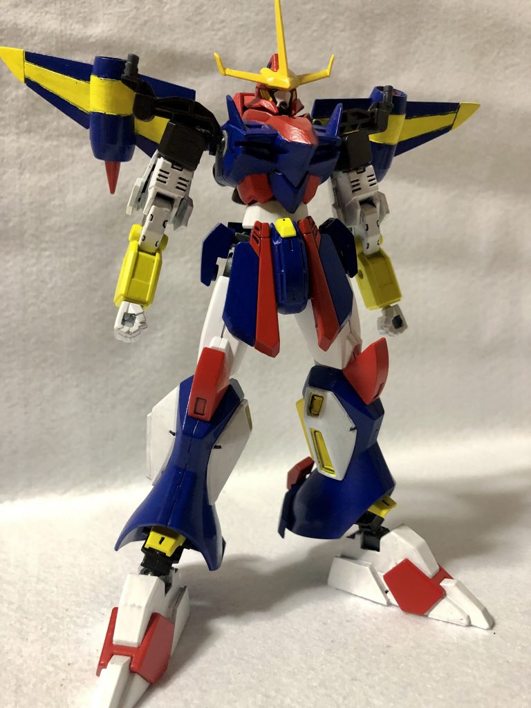 羽が付いてるので空もこうやって飛ばせたいですね腕と肩の鎧は外せます。こういう一部分だけ脱着出来る一昔前のおもちゃが好きですw