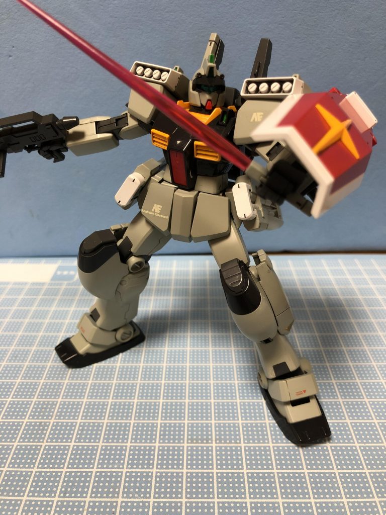 アクションの写真です。サーフェイサーをしたあと全塗装をしたので、関節の動きが硬くなるかと思いましたが、意外と硬くなく、よく動きます。エアブラシでサーフェイサーを塗ったので、塗膜が薄く済んだのかもしれません。