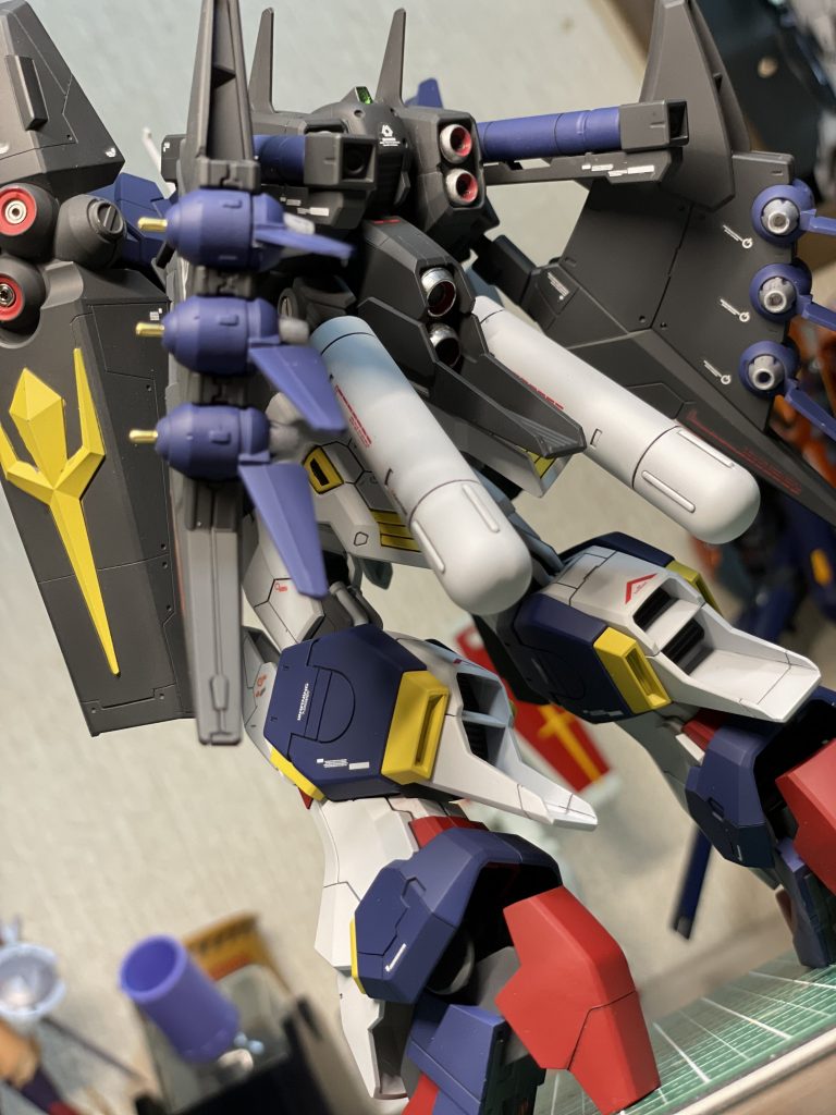 ゲーム内ではプロペラントタンクも黄色になってたんですが、白にしました。