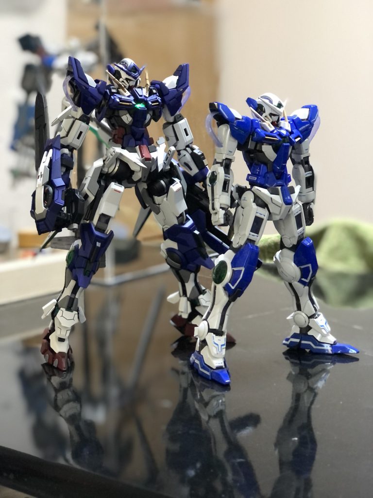 思い出の初代エクシア君とのツーショット。頭身がだいぶ上がって良いスタイルにできていると思います。