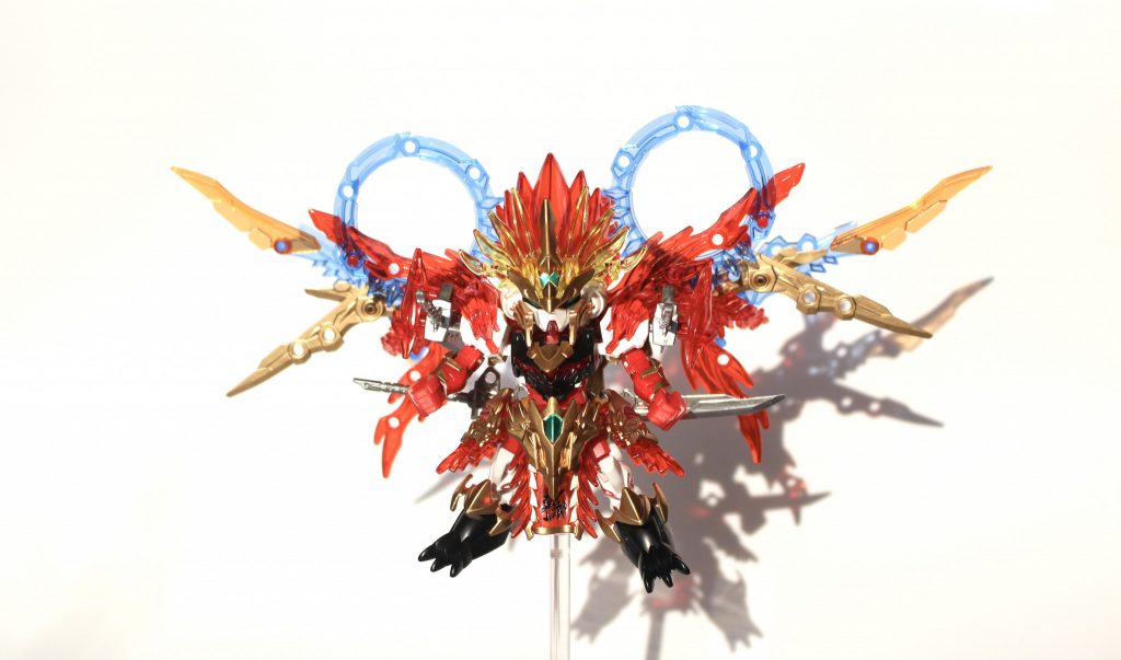 ▲武器を外した状態武器になっていた孫堅・孫策・周瑜のパーツの1部をバックパックに取り付けることで翼っぽくしています!これは劉備や曹操の翼のシルエットを見て思いつきました