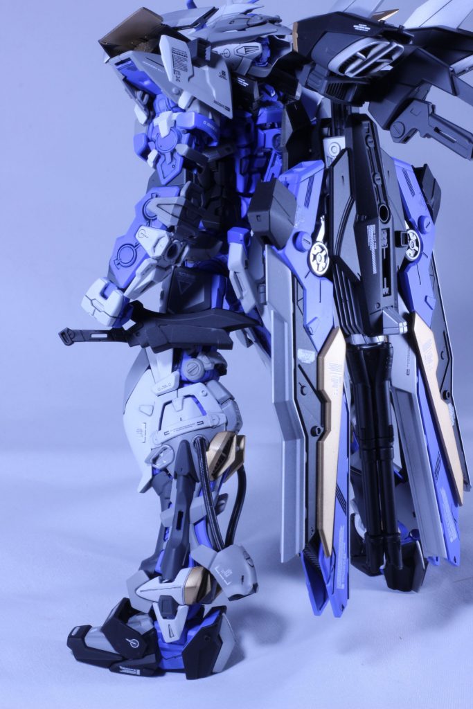 タクティカルアームズは調色した鉄板ブルーとブラックの2トーンにて。脹ら脛メッシュはまあまあお手軽な感じで😅