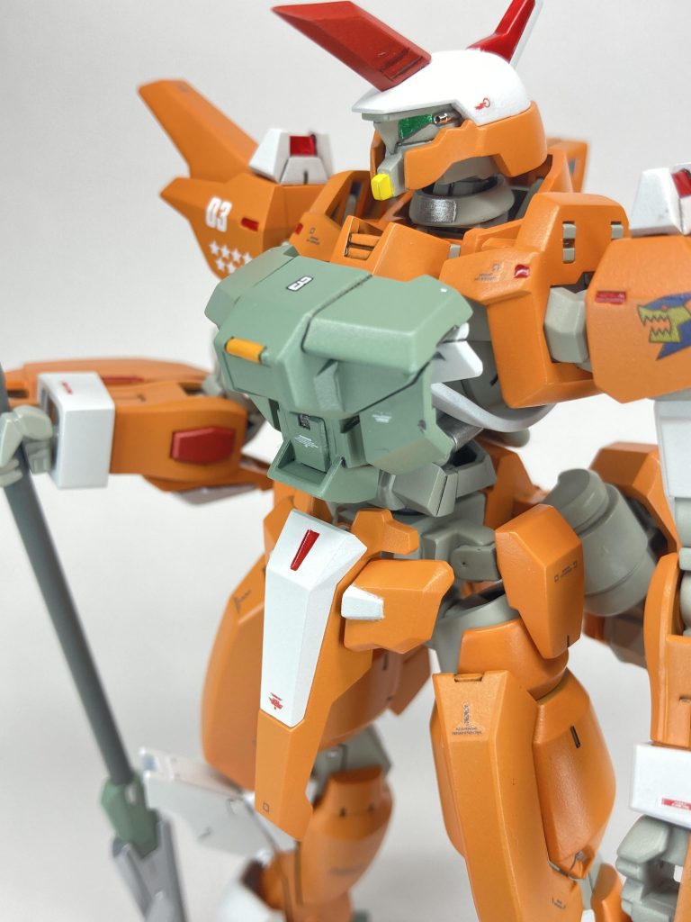 追加の胸部装甲はある程度分かれているので、それぞれの場所でパージも可能？テキトーなジャンクを組み合わせて作ってます。