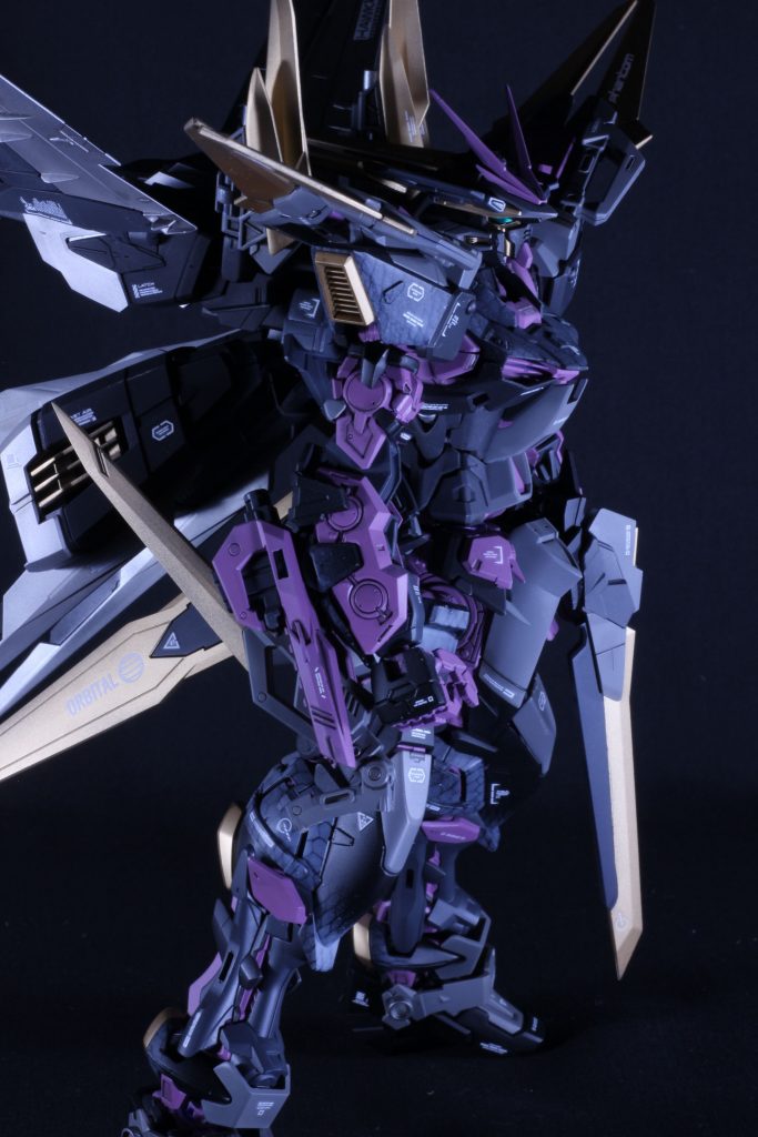 黒×紫×金が合わないはずがなく、ほぼ満足いく仕上がりになってくれました😆敢えて言うなら、黒ベースやなくてグレーベースに黒のスネークのがよかったかも🤔