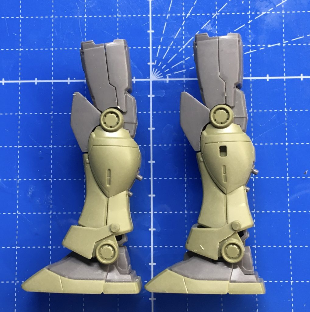 膝が逆方向に曲がるように加工。これをやると立ちポーズがかっこよくなります。