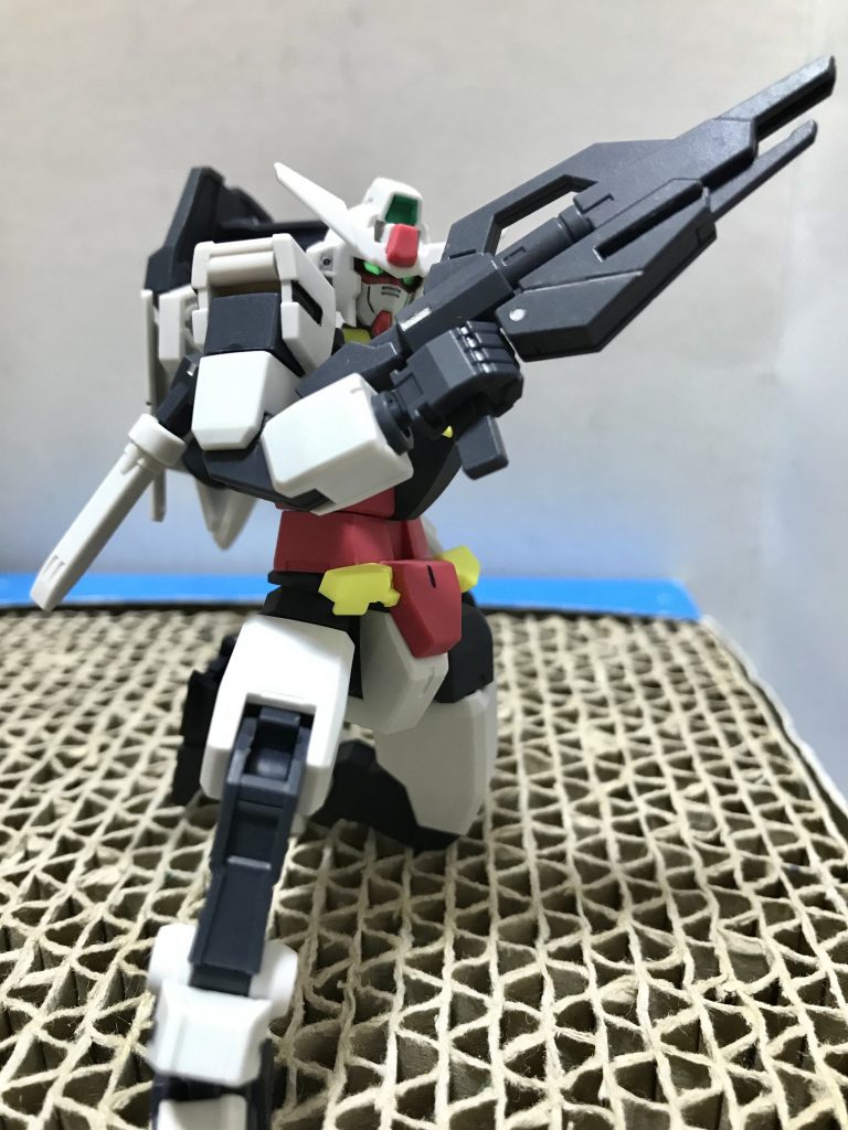 まずはコアガンダムから普通のHGに慣れてるから小さいのが最初は違和感がありますが、動かしてるうちにむしろこの大きさだからこそ良いと思えるまでに
