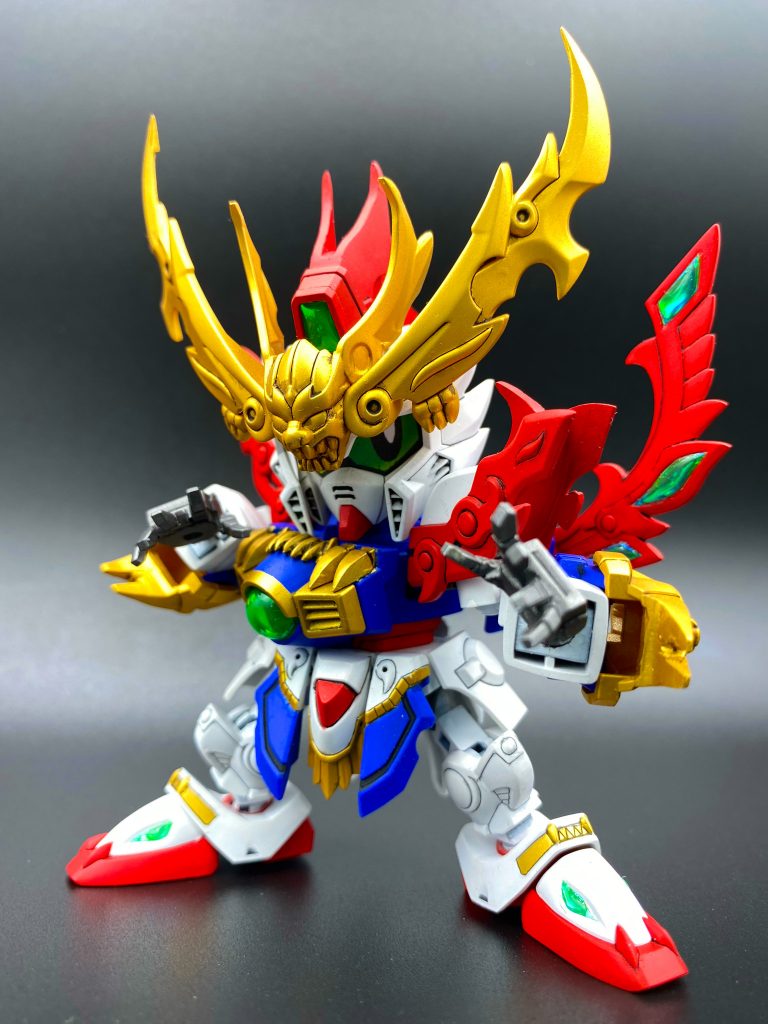 胸以外のグリーン部分はオーロラシールを貼った後UVレジンを盛ってソレっぽくしています。瞳はPCで描いた物をプリンターで出力して両面テープで貼っています。