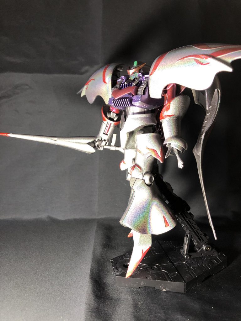 キュベレイ系のポージングも大変でした。美しい機体のカッコいい、美しいを出すのがとても大変でした。