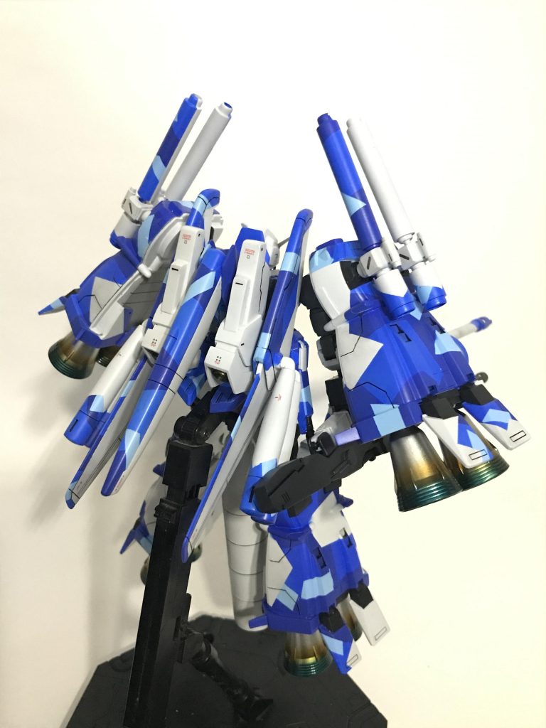 脚がブースターの為、台座が無いとポーズがとれません( ´Д`)y━・~~