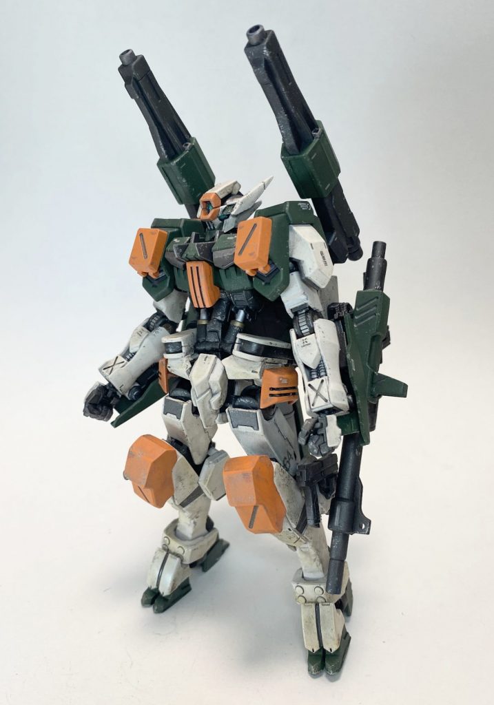 正面シルエットはフラウロスから大きく変わらないようにしています。