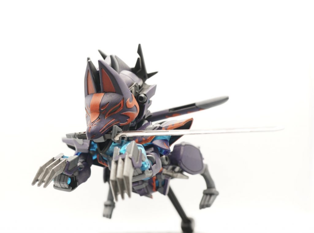 四足モードに変形もできます。塗装剥がれが怖くて恐る恐る。