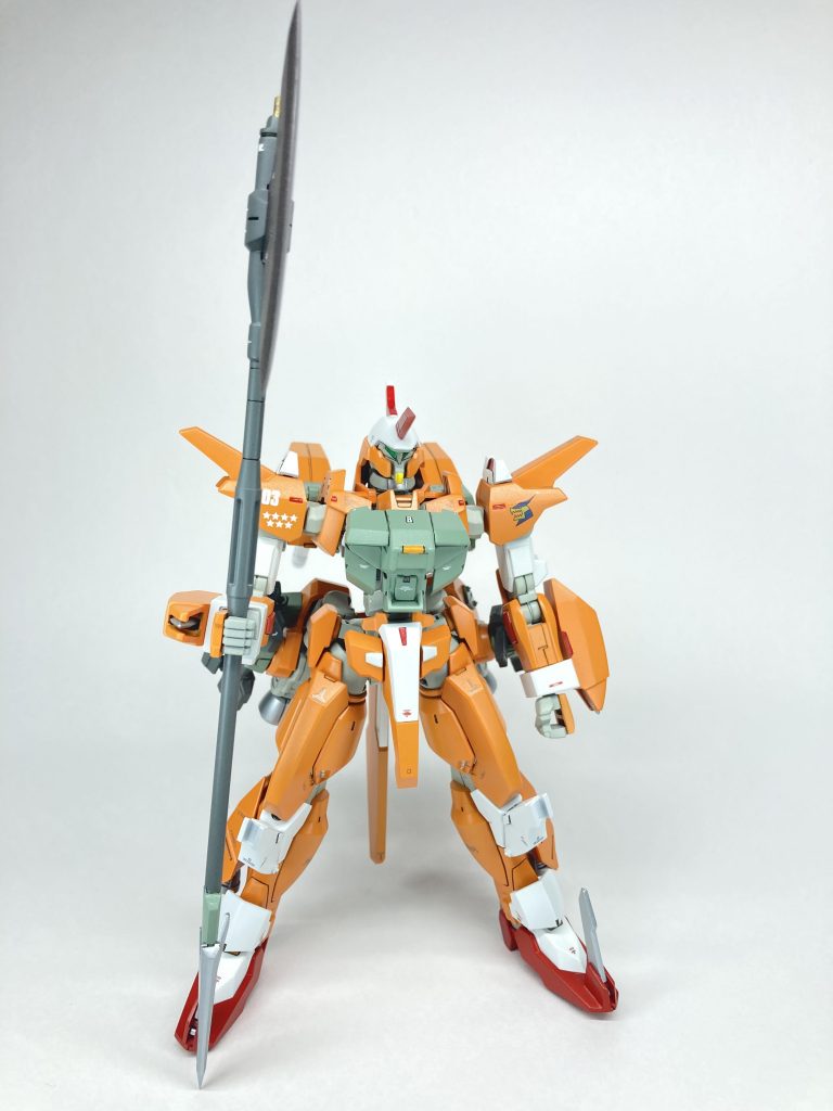 先述の2機と異なり目立つ機体色で、非視認性を上げ、味方からの誤射を回避する様にとオレンジにしてますw武装も小型ブレードから巨大な戦斧、更には大型のビーム剣や機関砲等近接戦の為にあらゆる装備を全身に配置してます。