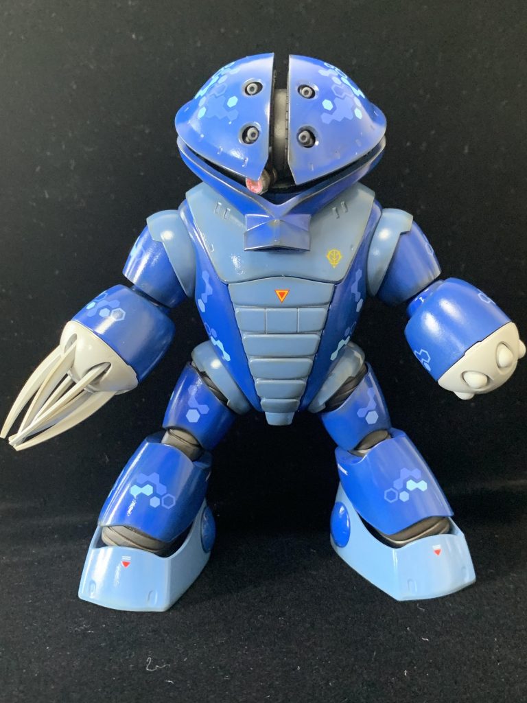 キットそのものは無改造、モノアイだけMSサイトレンズに差し替えてます。サイトレンズ裏にはラピーテープを貼ってみました。