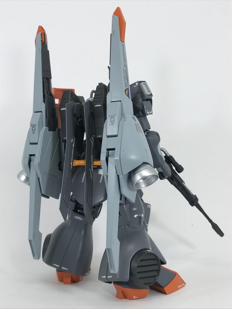 後姿です。バインダーはシルヴァ・バレトのものを流用し、一般機との差別化を図りました。