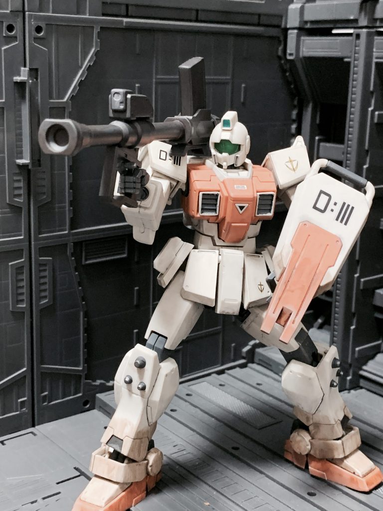 ロケットランチャー。陸戦用の武装という感じでかっこいいです。持ち手が可動するので持たせやすくてよいです。