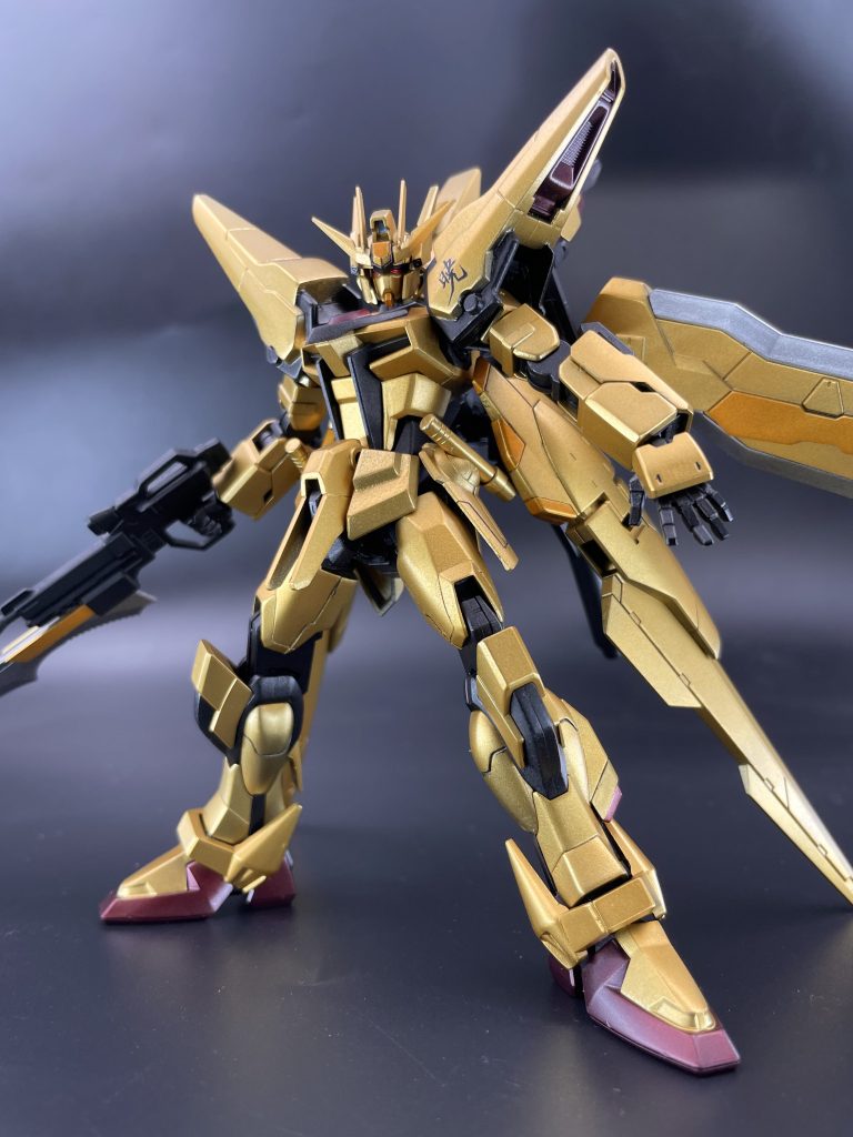 正面塗料はガイアカラーのスターブライトゴールドを使用しました。