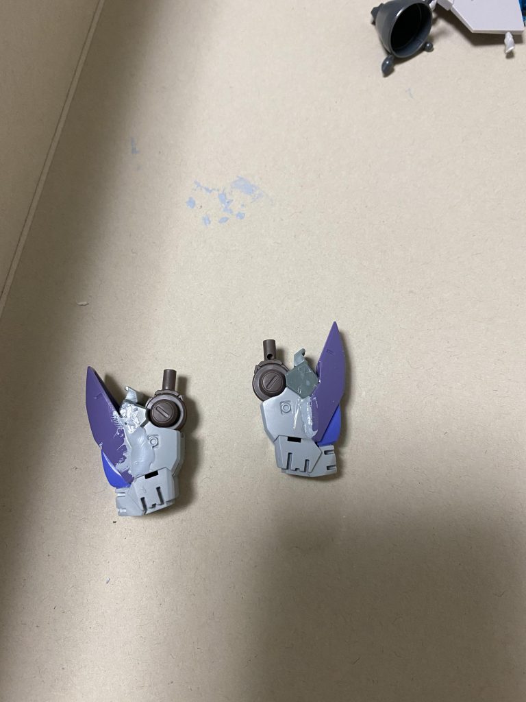 腕部です。繋がりを滑らかにするためにパテやらなんやら盛っていますが、やる必要なかったかな?ここもちょっと荒い。