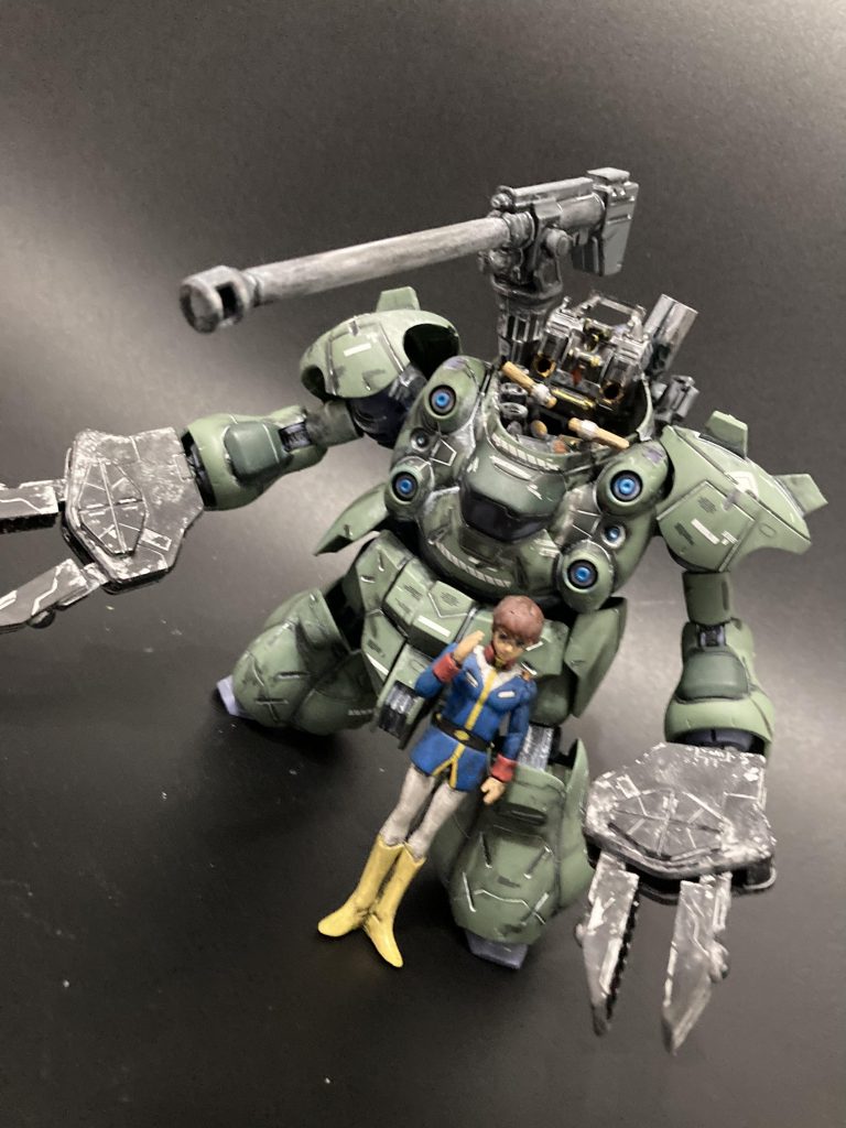 マウントしたキャノン、コクピットに近過ぎですww使用しないことを願います…