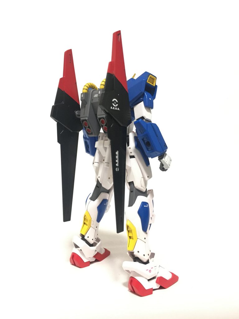 バックショット。見てそのまんまですが、ゼットコンということでゼータガンダムを参考に配色しています。最近コンプレッサーの調子が悪く、買い替えを検討中です…（おすすめがあったら教えて下さいm(_ _)m）