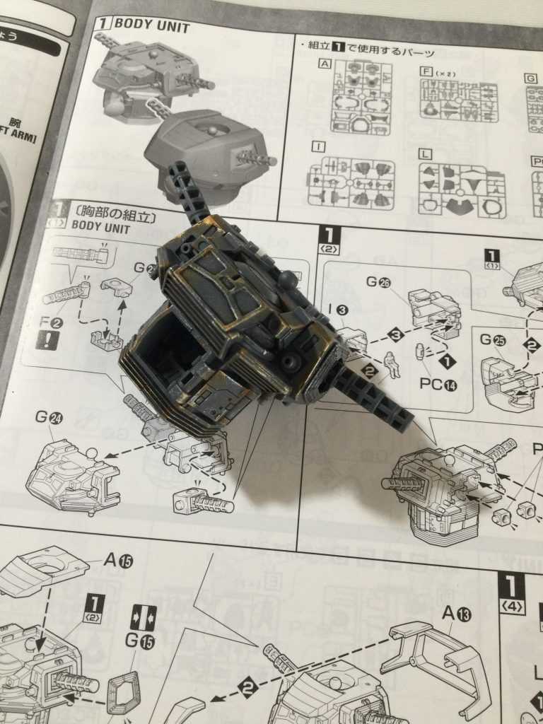一応フレームもドライブラシ+ウェザリングマスターを使用してますが、外装に覆われて見えなくなりますねw