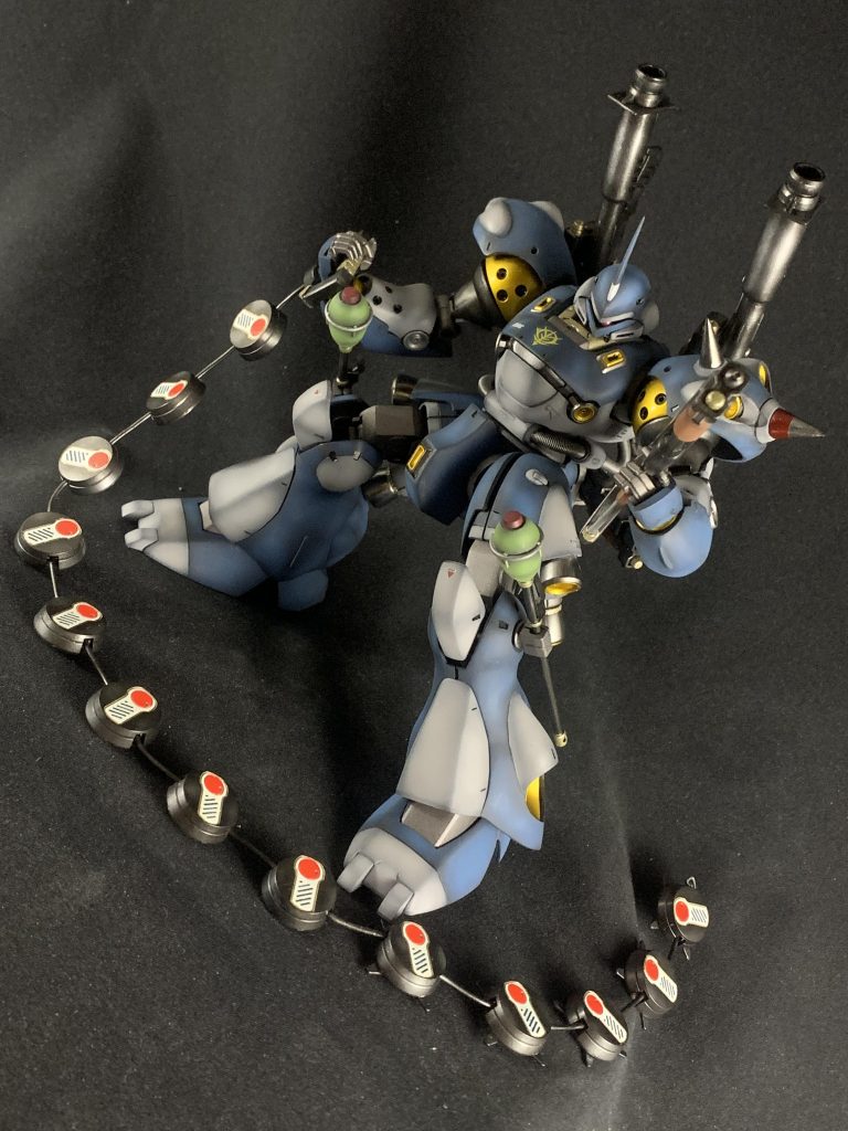 青とグレーをメインに塗装した所にゴールドの差し色がお気に入りです。