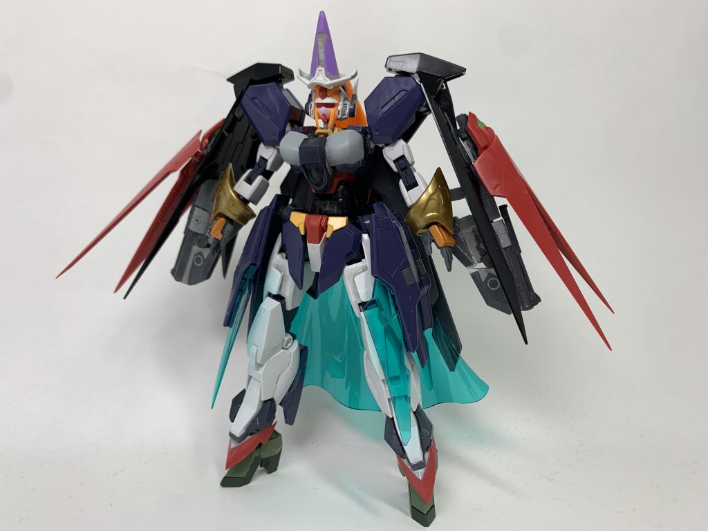 レディガンダム、ミキシング状態。主な使用パーツはユーラヴェン、AGE-2ダークハウンド、トライAGEマグナムです。帽子はハンブラビとAGE-1のアンテナを2つ使用して作り、ネオジム磁石で頭部にくっつけてます。