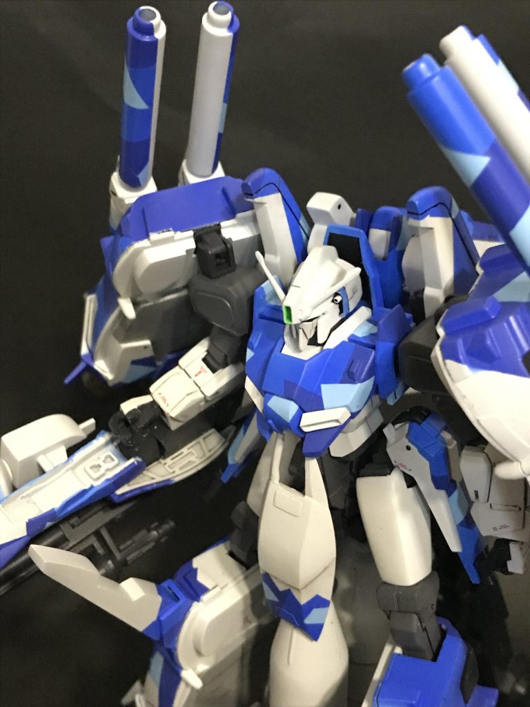 フロントアーマーは旧キットのZガンダムのシールドを拝借