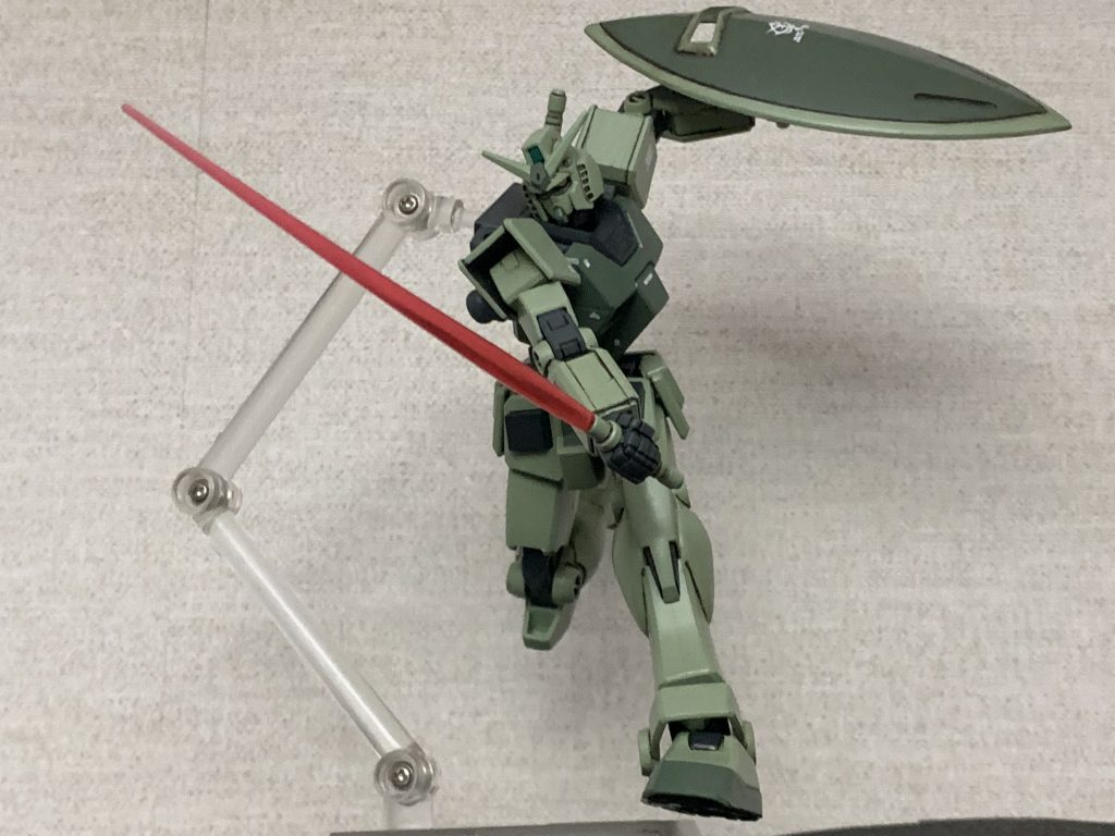 ▲キットそのものはEGガンダムのままなので、可動域に変わりはありません