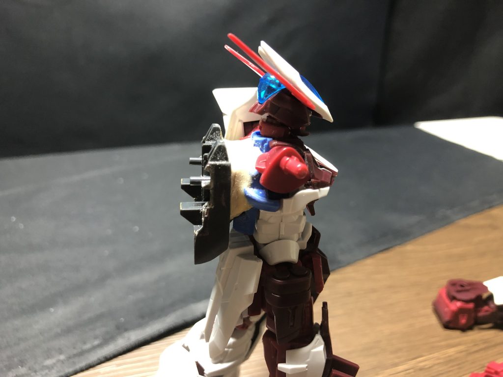 バックパックはバルバトスルプスレクスのものをエポキシパテでガッチリくっ付けています割と強力で簡単には取れません