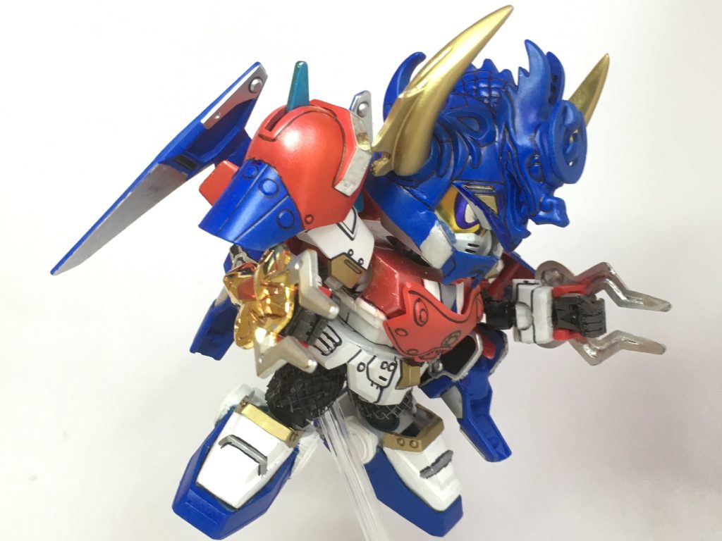 カードダスのポーズ。風の肩鎧も装着されています。